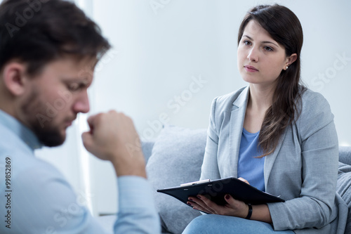 Man on consultation with psychologist © Photographee.eu