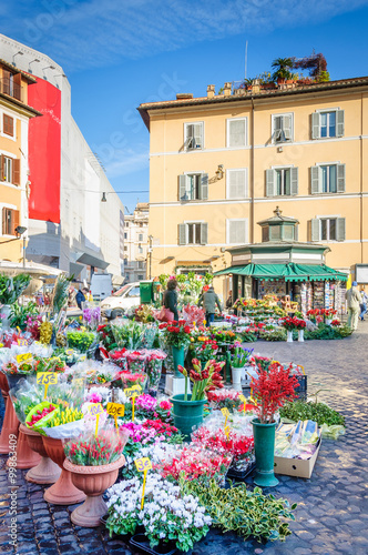 Marché de fleurs à Rome photo