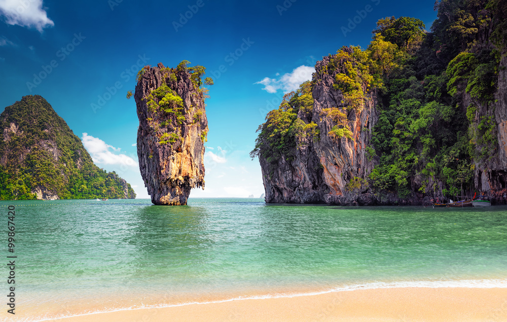 Fototapeta premium James Bond island near Phuket in Thailand. Famous landmark and famous travel destination