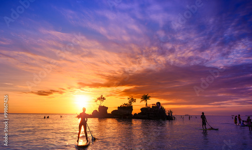 Bali Indonezja, piękna morze plaża o zachodzie słońca