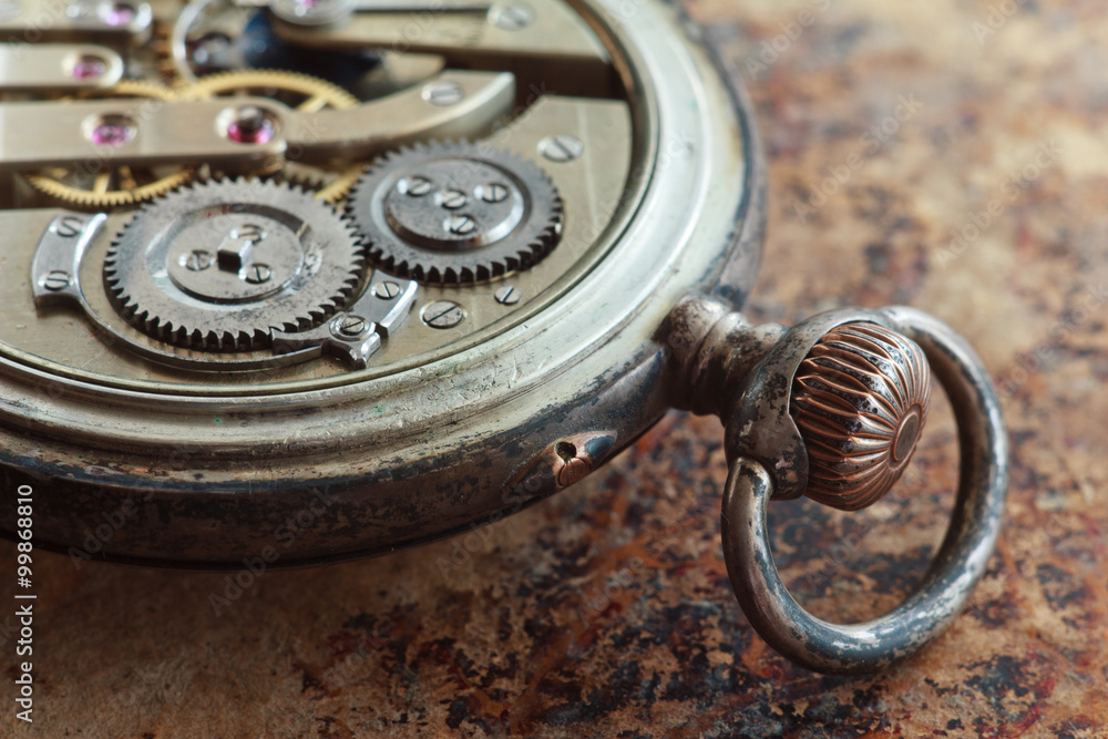 Obraz premium Close-up view of a silver pocket watch.