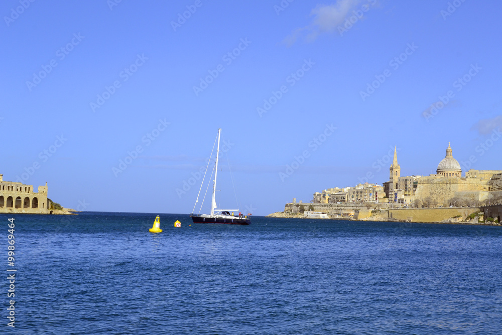 vista di Valletta e mare aperto