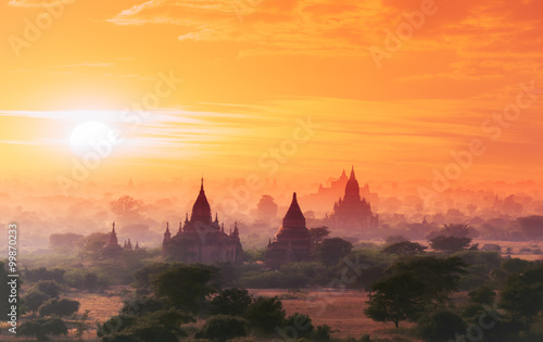 Canvas Print Myanmar Bagan historical site on magical sunset with beautiful sky and Buddhist