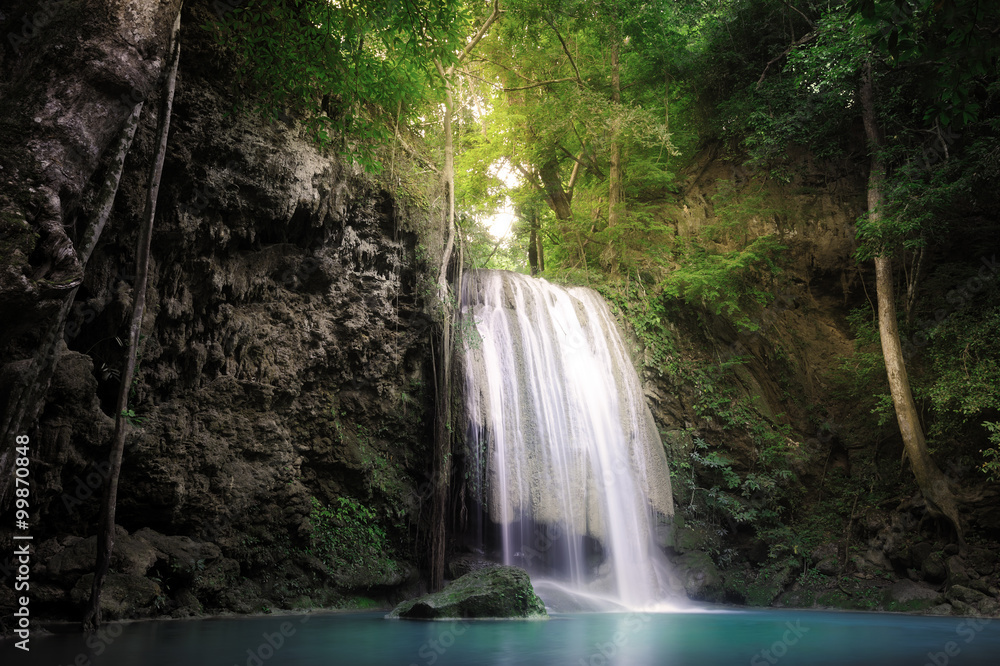 Obraz premium Waterfall in tropical forest