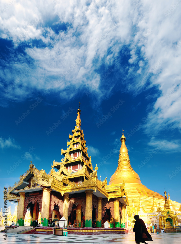 Fototapeta premium Shwedagon pagoda and temple in Myanmar, Yangon