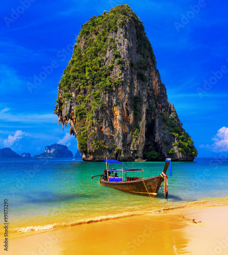 Thailand exotic tropical beach. Blue sky and clear water © Banana Republic