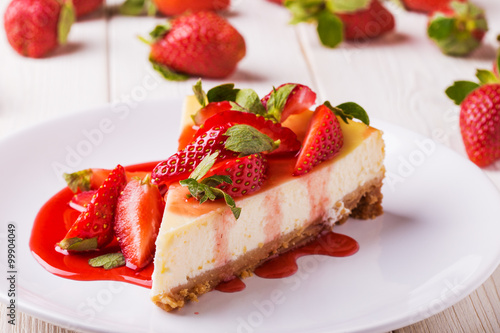 Delicious homemade cheesecake with strawberries
