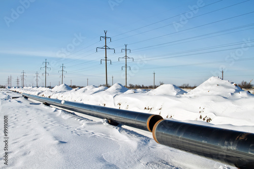 construction of a gas pipeline in the winter