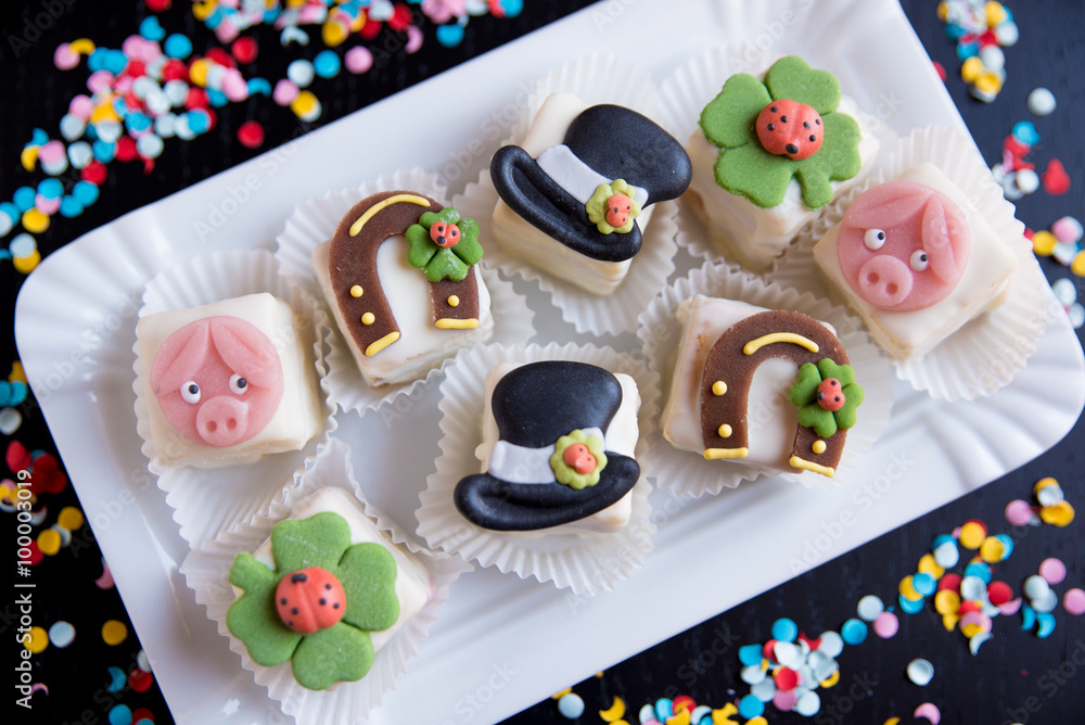 Φωτογραφία Petit Fours zu Silvester