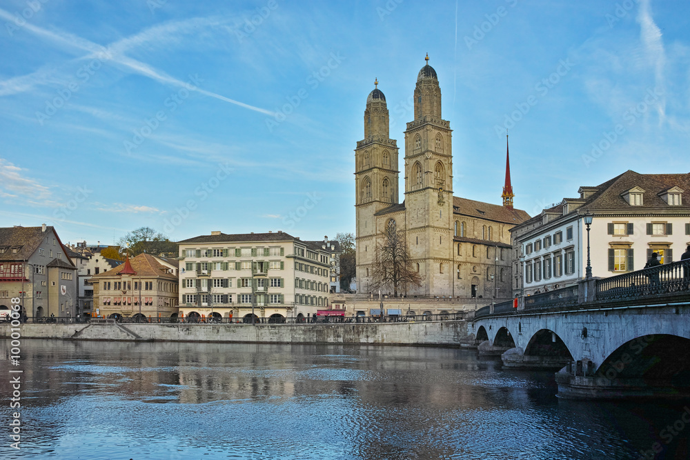 Φωτογραφία Amazing view of Grossmunster church, City of Zurich, Switzerland
