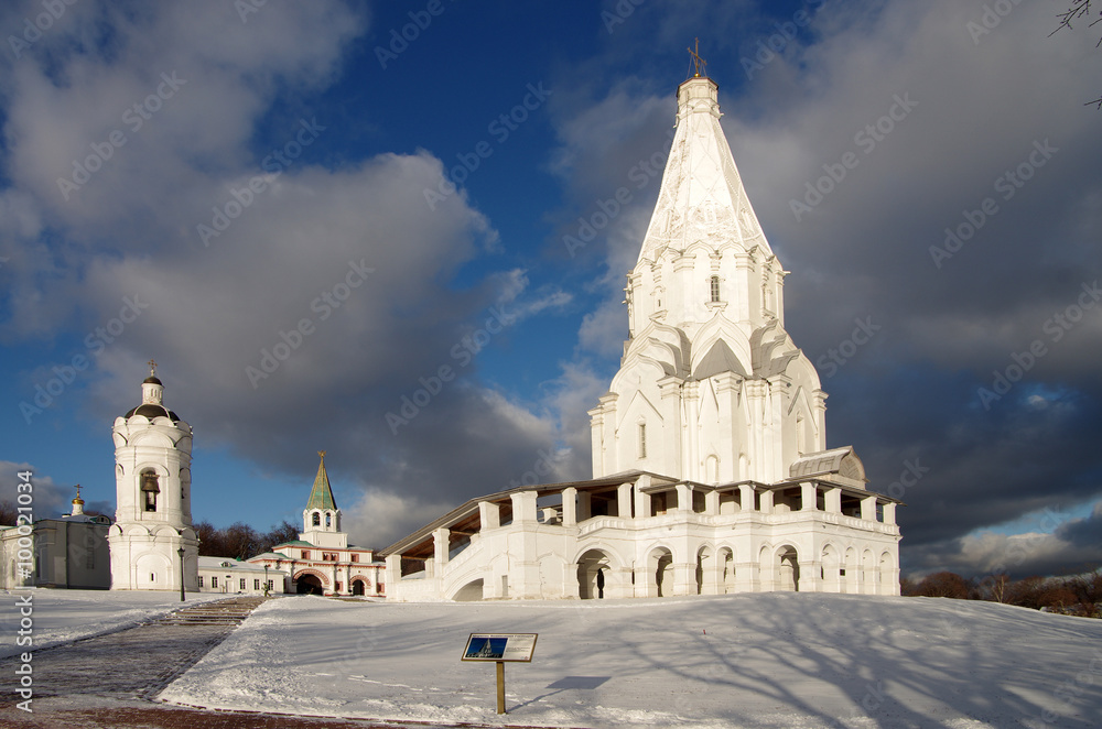 MOSCOW, RUSSIA - December, 2015: Winter day in the Kolomenskoye MOSCOW, RUSSIA - December, 2015: Winter day in the Kolomenskoye