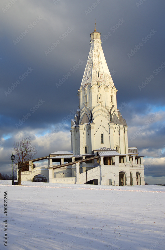 MOSCOW, RUSSIA - December, 2015: Winter day in the Kolomenskoye MOSCOW, RUSSIA - December, 2015: Winter day in the Kolomenskoye
