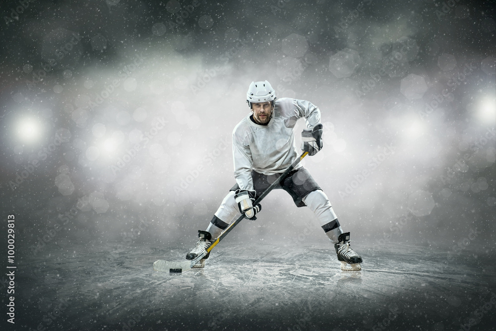 Ice hockey player on the ice, outdoors Fotografia, Obraz na Posters.sk