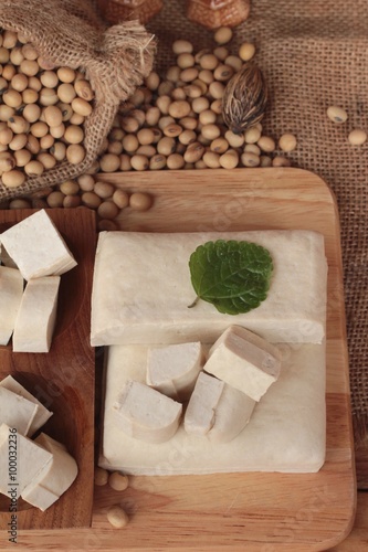 Tofu for cooking and soybean seed.