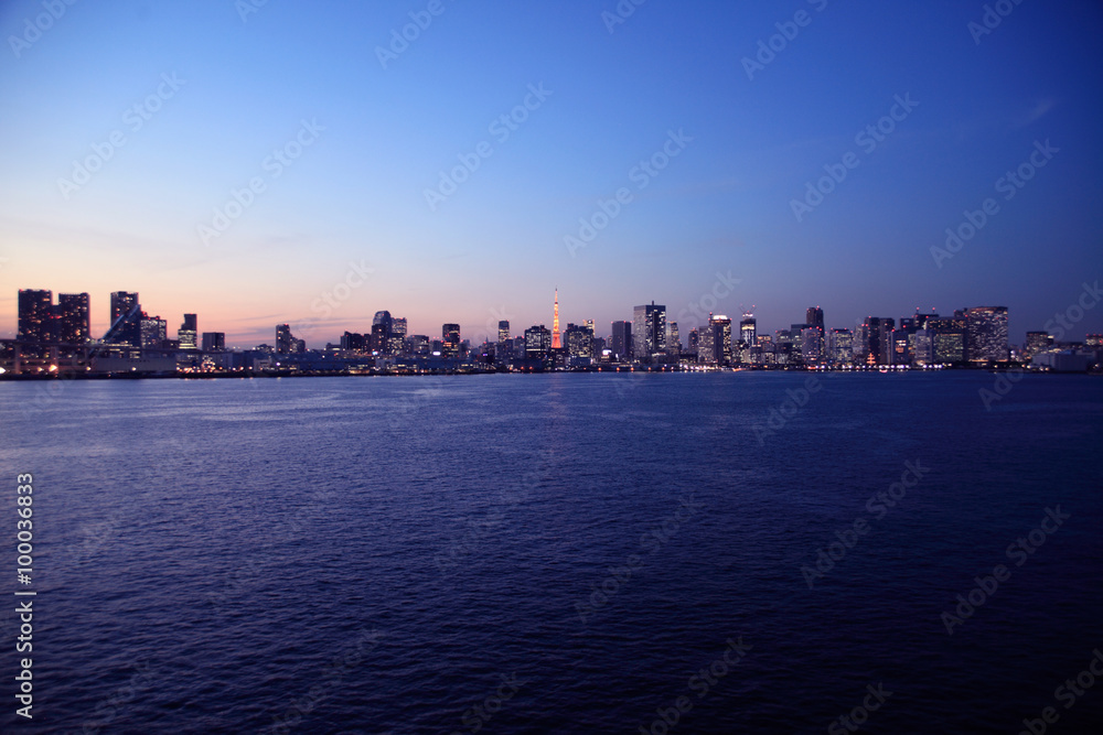 Obraz premium Tokyo at dusk