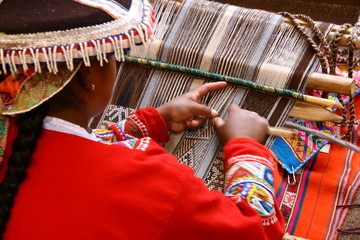 Fototapete Südamerika Traditionelle Weberin in Cusco Peru  © andigia