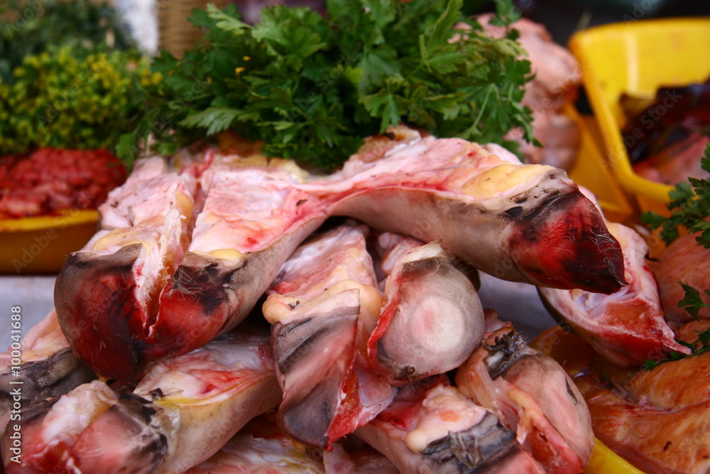 Schweinefüße auf dem Markt in Cusco, Peru Schweinefüße auf dem Markt in Cusco, Peru