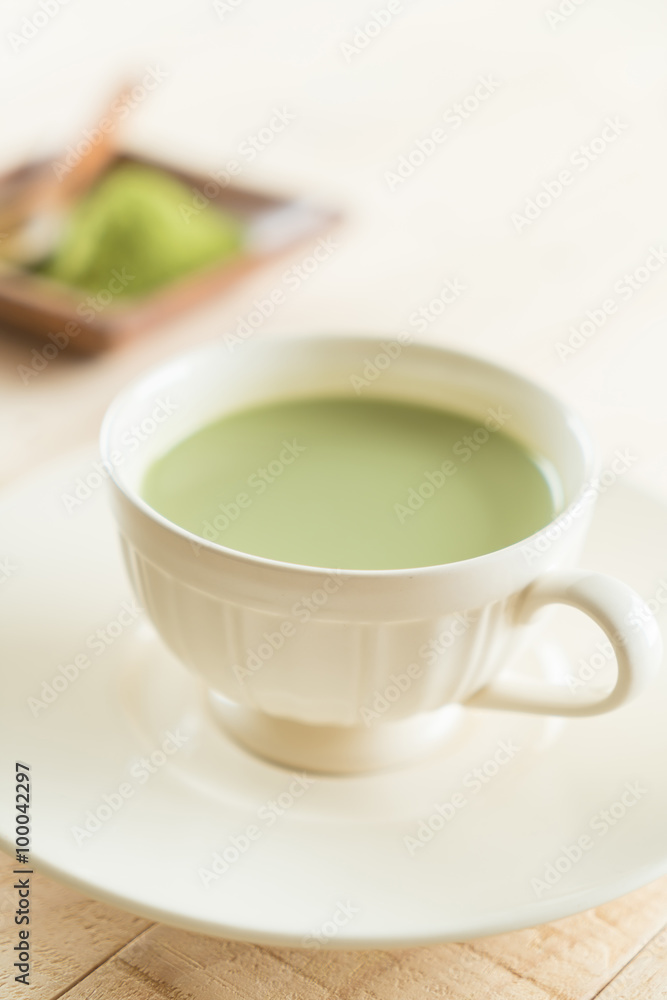 Fototapeta premium hot matcha latte