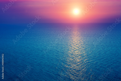 Obraz na płótnie Sunrise over sea