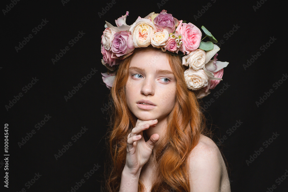 Naklejka premium Redhead woman with wreath from flowers on head