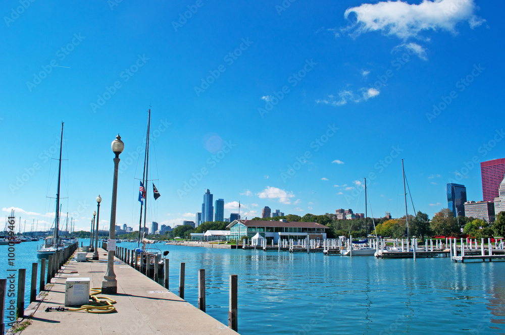 Il molo di Chicago, barche a vela, motoscafi, yacht, pontile, litorale, lago Michigan