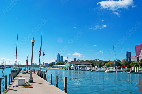 Il molo di Chicago, barche a vela, motoscafi, yacht, pontile, litorale, lago Michigan © Naeblys