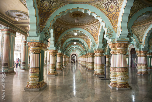 Interior del Palacio Real de Mysore, india. Arcos azules.  photo