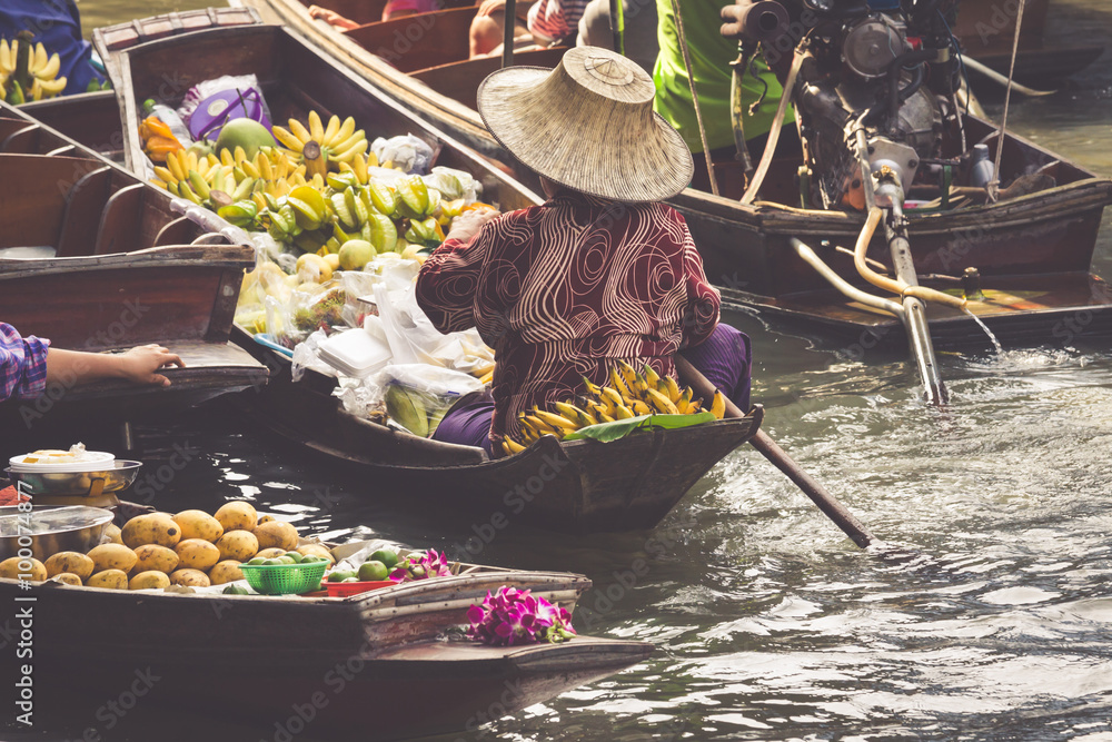 Traditional floating market in Damnoen Saduak near Bangkok