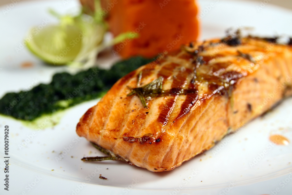 Salmon fillet in spices with spinach and carrot puree