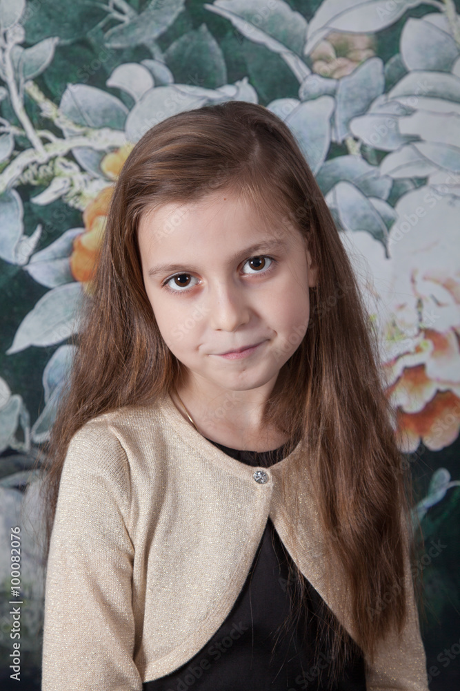 Naklejka premium 8 year old girl portrait in studio