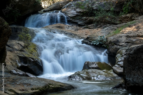 Fototapeta Naklejka Na Ścianę i Meble -  creek flowing over the rocks