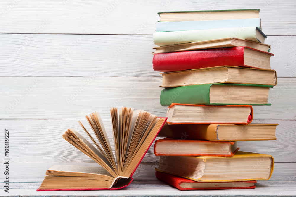 Obraz premium Open book, hardback books on wooden table. Back to school. Copy space