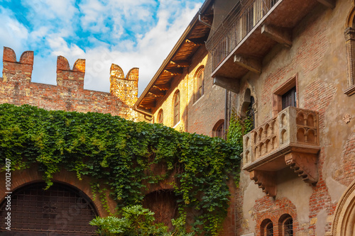 Patio and balcony of Romeo and Juliet house, Verona, Italy photo