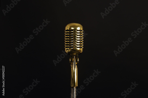 microphone rétro vintage doré