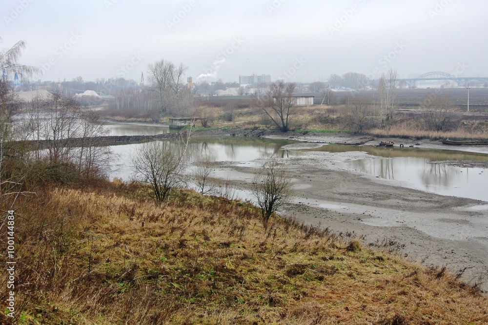 The shallow flow of the Moscow river The shallow flow of the Moscow river