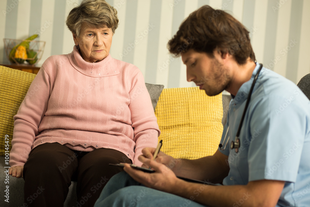 Obraz premium Doctor during private home visit