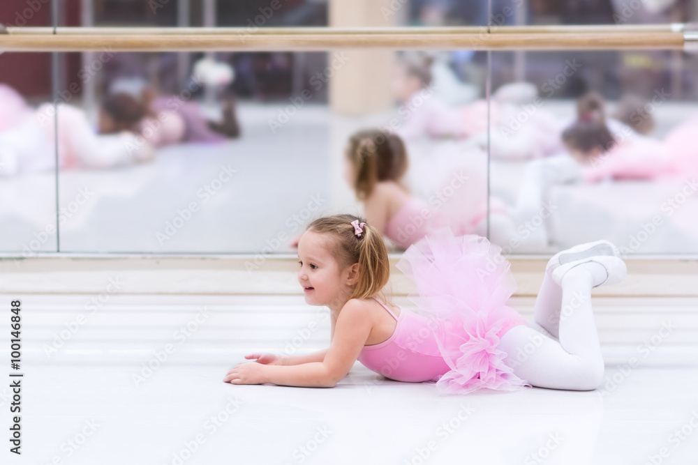 Fototapeta premium Little ballerina at ballet class