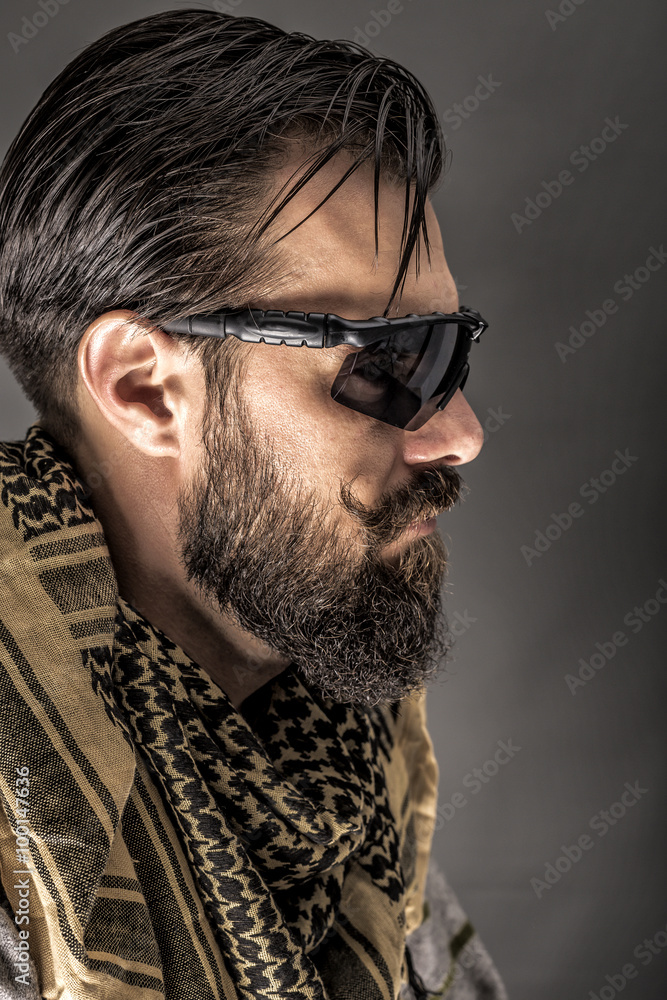 Fototapeta premium Closeup portrait of a man with beard wearing a traditional arab