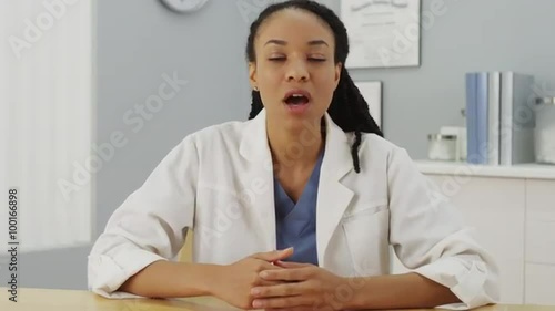 Black woman doctor talking to the camera