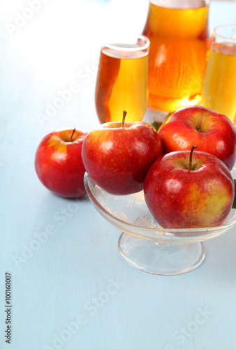 Apple juice and fresh red apples