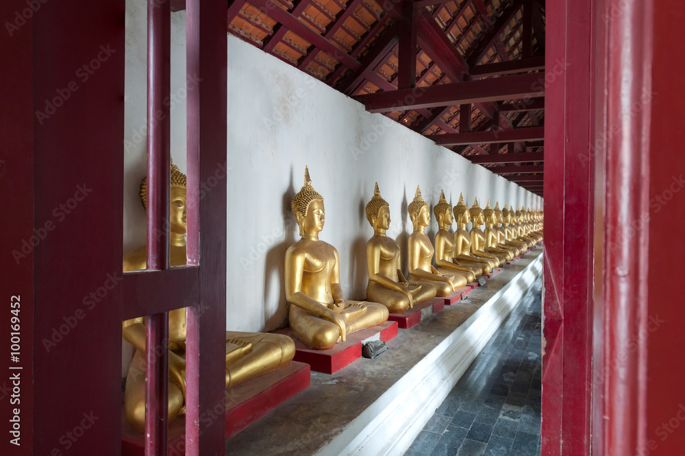 Fototapeta premium Buddha statue