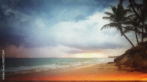Fototapeta Naklejka Na Ścianę i Meble -  Sea sunrise and storm on the tropical island