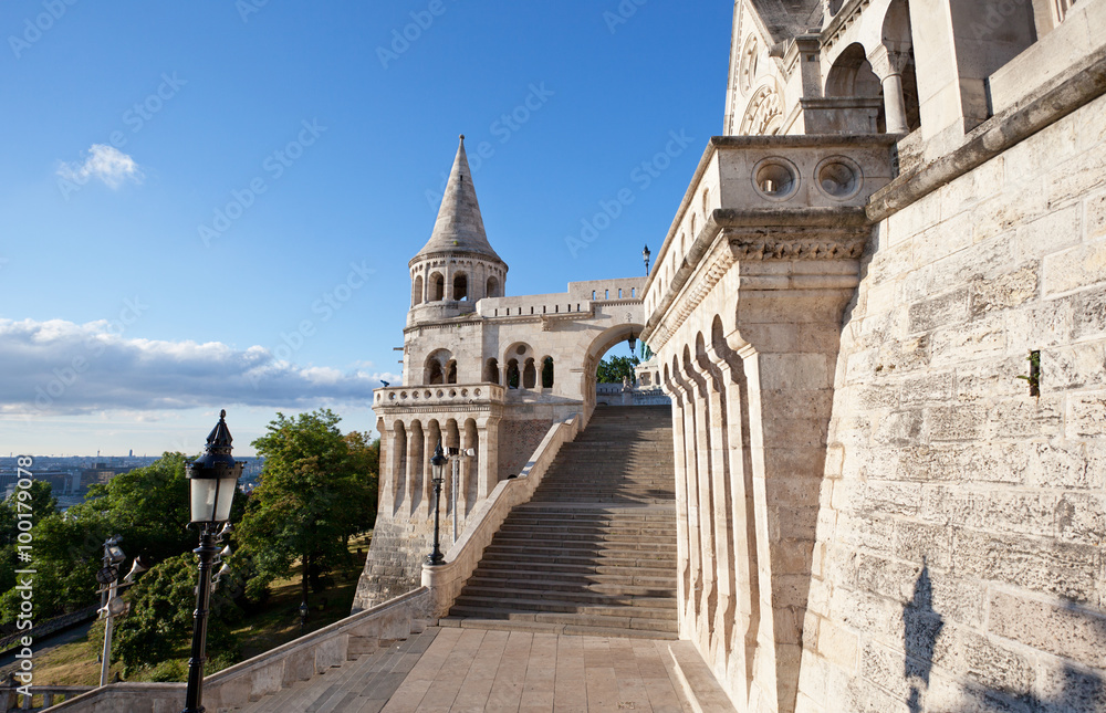 Obraz premium Fisherman Bastion on the Buda Castle hill in Budapest, Hungary