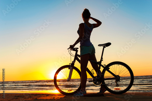 Fototapeta Naklejka Na Ścianę i Meble -  Moment in time. Sporty woman cyclist silhouette on multicolored