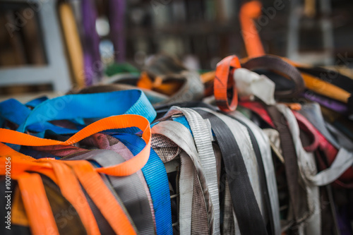 Spanngurte in einer Fabrik zum befestigen von Gegenständen