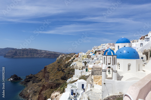 Fototapeta Naklejka Na Ścianę i Meble -  Blue domed churches on the Caldera at Oia on the Greek Island of