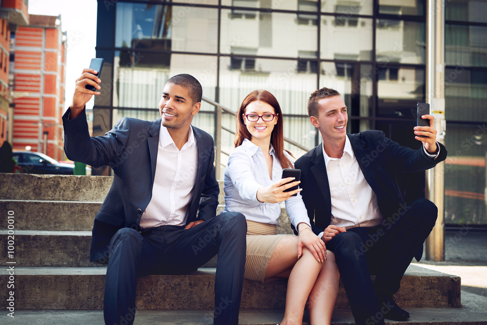 Fotografie Business people taking selfies.