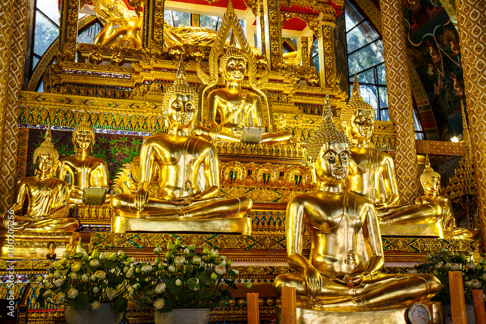 Obraz premium Ubon Ratchathani, Thailand - January 1, 2016 : Thai art in Pagod