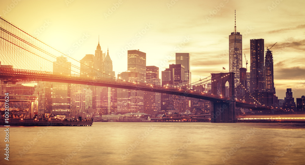 Retro stylized Manhattan at sunset, New York, USA. - obrazy, fototapety, plakaty 