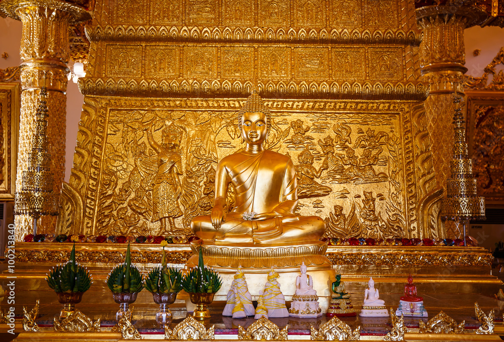  Thai art at Phrathat Nong Bua Temple in Ubon Ratchathani, Thailand 